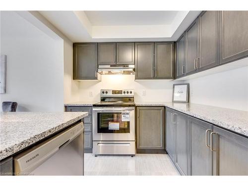 144 Christopher Road, Oakville, ON - Indoor Photo Showing Kitchen With Upgraded Kitchen