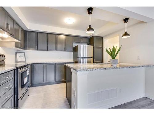 144 Christopher Road, Oakville, ON - Indoor Photo Showing Kitchen With Upgraded Kitchen