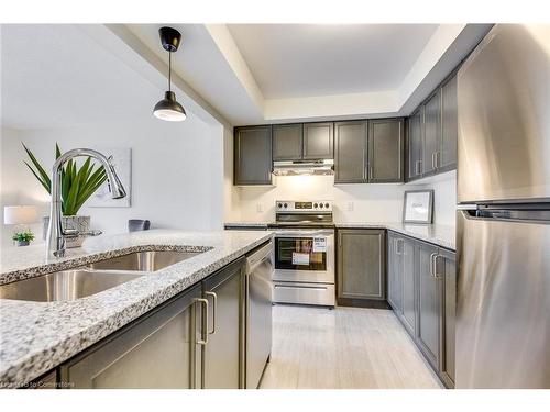 144 Christopher Road, Oakville, ON - Indoor Photo Showing Kitchen With Double Sink With Upgraded Kitchen