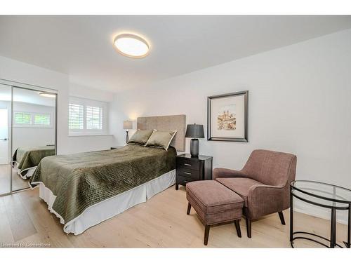 6-3333 New Street, Burlington, ON - Indoor Photo Showing Bedroom