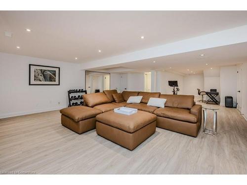 6-3333 New Street, Burlington, ON - Indoor Photo Showing Living Room