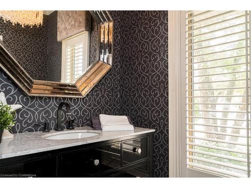 35 Holkham Avenue, Ancaster, ON - Indoor Photo Showing Bathroom