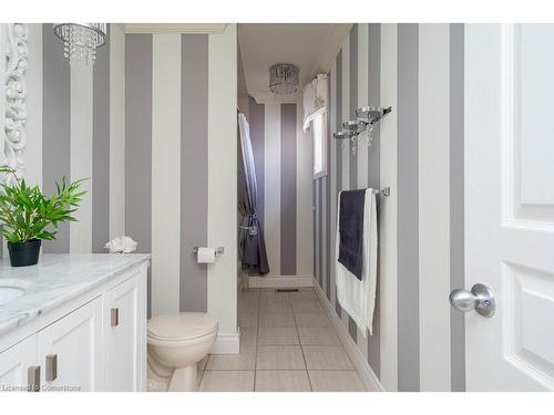 35 Holkham Avenue, Ancaster, ON - Indoor Photo Showing Bathroom