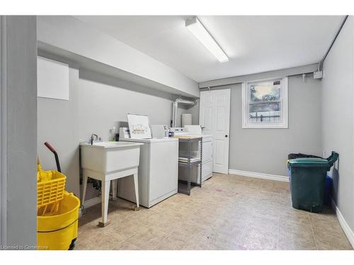 2336 Mountainside Drive, Burlington, ON - Indoor Photo Showing Laundry Room