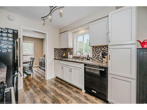 633 Amelia Crescent, Burlington, ON - Indoor Photo Showing Kitchen