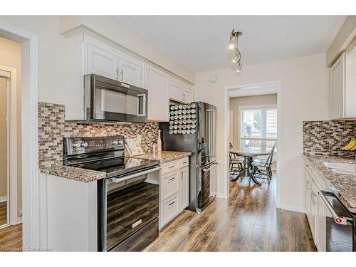 633 Amelia Crescent, Burlington, ON - Indoor Photo Showing Kitchen With Double Sink With Upgraded Kitchen