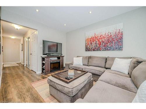 633 Amelia Crescent, Burlington, ON - Indoor Photo Showing Living Room