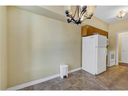 109-416 Limeridge Road E, Hamilton, ON - Indoor Photo Showing Kitchen