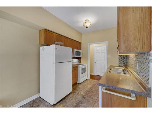 109-416 Limeridge Road E, Hamilton, ON - Indoor Photo Showing Kitchen With Double Sink