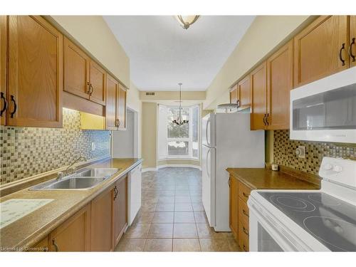 109-416 Limeridge Road E, Hamilton, ON - Indoor Photo Showing Kitchen With Double Sink