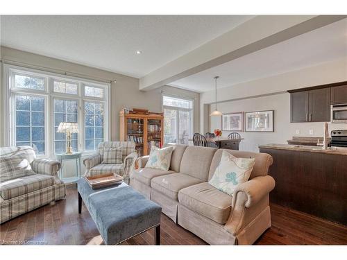 42 Oakhaven Place, Ancaster, ON - Indoor Photo Showing Living Room