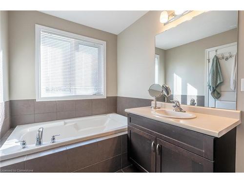 42 Oakhaven Place, Ancaster, ON - Indoor Photo Showing Bathroom