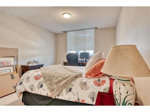 42 Oakhaven Place, Ancaster, ON - Indoor Photo Showing Bedroom