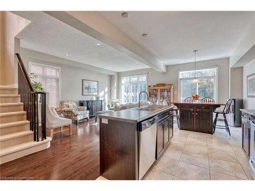 42 Oakhaven Place, Ancaster, ON - Indoor Photo Showing Kitchen