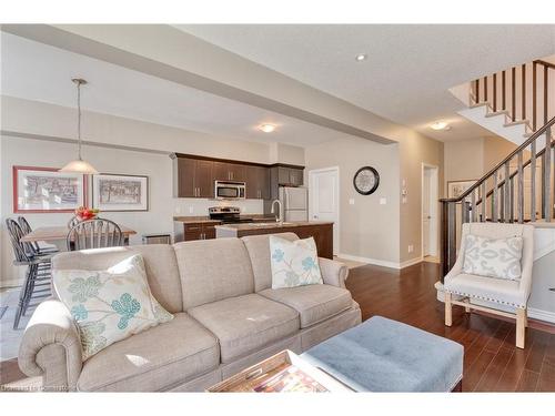 42 Oakhaven Place, Ancaster, ON - Indoor Photo Showing Living Room