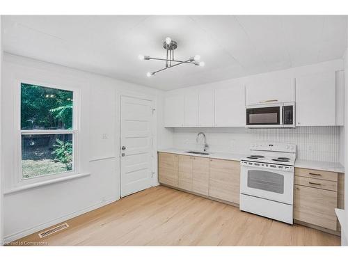 1-176 Darling Street, Brantford, ON - Indoor Photo Showing Kitchen