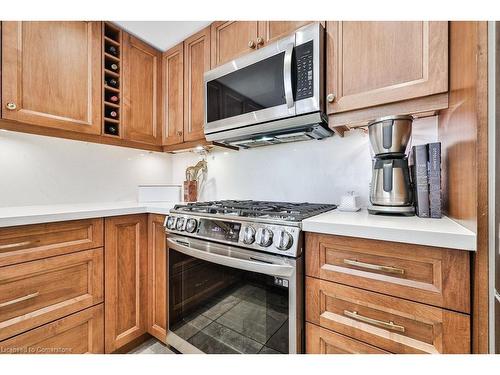 110-3333 New Street, Burlington, ON - Indoor Photo Showing Kitchen