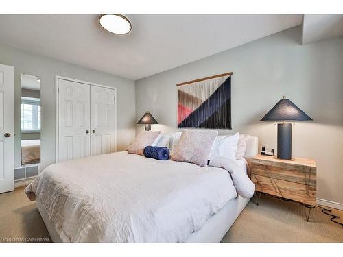 110-3333 New Street, Burlington, ON - Indoor Photo Showing Bedroom