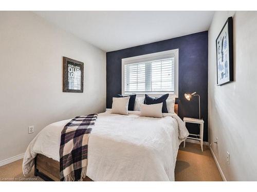 110-3333 New Street, Burlington, ON - Indoor Photo Showing Bedroom