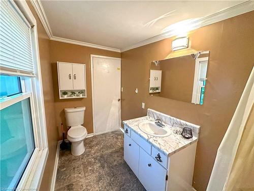 173 Canterbury Street, Ingersoll, ON - Indoor Photo Showing Bathroom