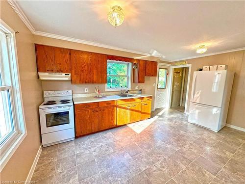 173 Canterbury Street, Ingersoll, ON - Indoor Photo Showing Kitchen