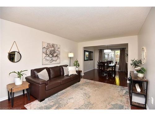 570 Harmony Avenue, Burlington, ON - Indoor Photo Showing Living Room