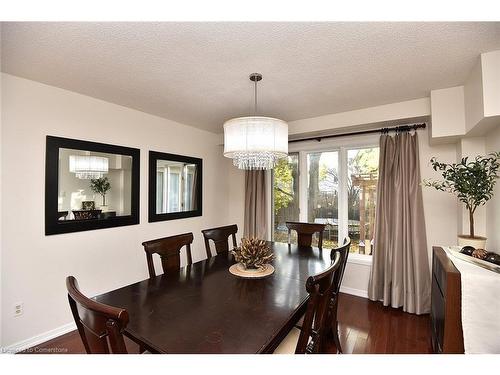 570 Harmony Avenue, Burlington, ON - Indoor Photo Showing Dining Room