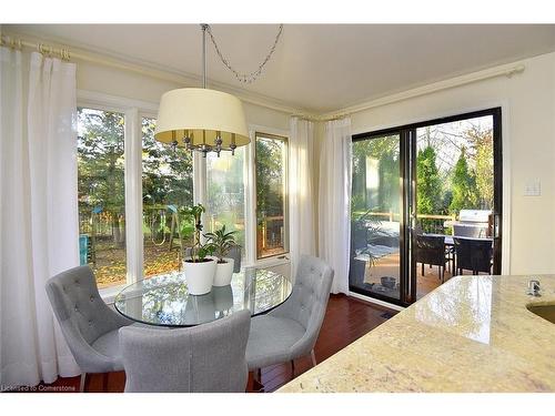 570 Harmony Avenue, Burlington, ON - Indoor Photo Showing Dining Room