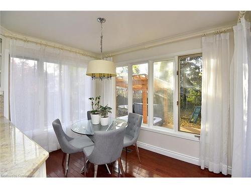 570 Harmony Avenue, Burlington, ON - Indoor Photo Showing Dining Room