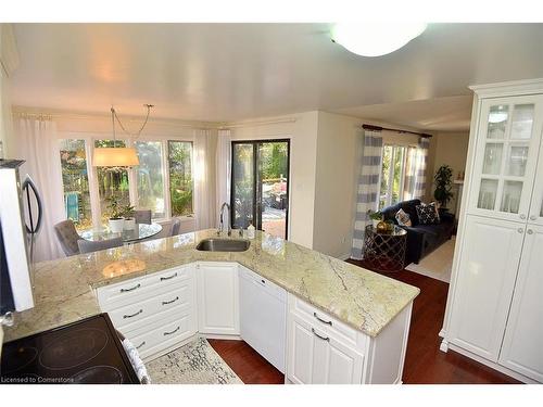 570 Harmony Avenue, Burlington, ON - Indoor Photo Showing Kitchen