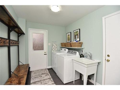 570 Harmony Avenue, Burlington, ON - Indoor Photo Showing Laundry Room