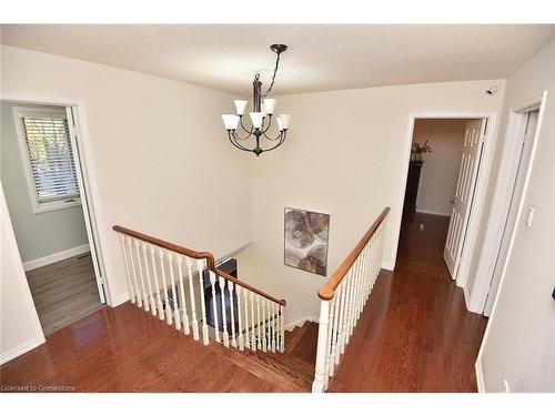 570 Harmony Avenue, Burlington, ON - Indoor Photo Showing Other Room