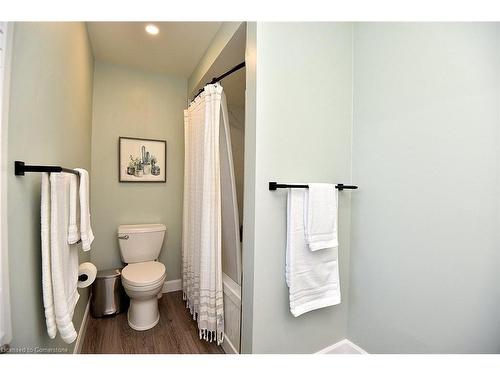 570 Harmony Avenue, Burlington, ON - Indoor Photo Showing Bathroom