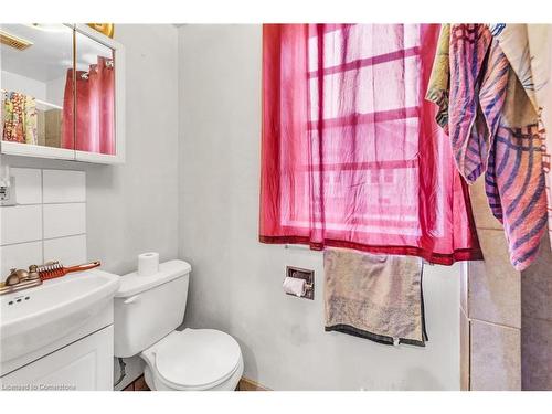 1367 Cannon Street E, Hamilton, ON - Indoor Photo Showing Bathroom