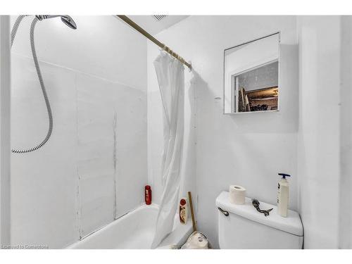 1367 Cannon Street E, Hamilton, ON - Indoor Photo Showing Bathroom