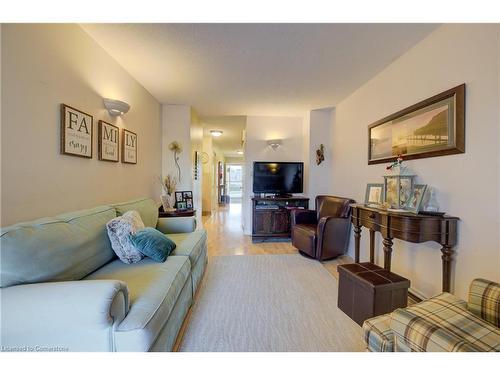 180 Dicenzo Drive, Hamilton, ON - Indoor Photo Showing Living Room