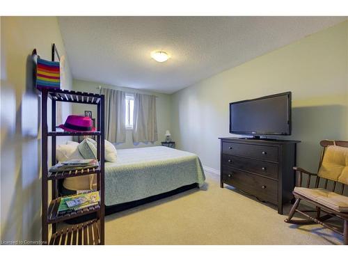 180 Dicenzo Drive, Hamilton, ON - Indoor Photo Showing Bedroom