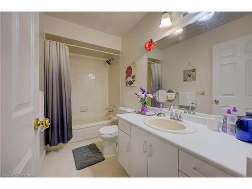 180 Dicenzo Drive, Hamilton, ON - Indoor Photo Showing Bathroom