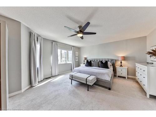 2557 Armour Crescent, Burlington, ON - Indoor Photo Showing Bedroom