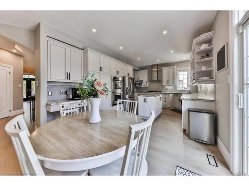 2557 Armour Crescent, Burlington, ON - Indoor Photo Showing Dining Room