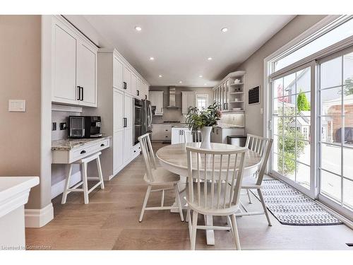 2557 Armour Crescent, Burlington, ON - Indoor Photo Showing Dining Room