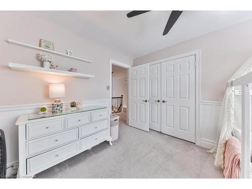 2557 Armour Crescent, Burlington, ON - Indoor Photo Showing Bedroom