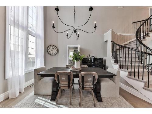 2557 Armour Crescent, Burlington, ON - Indoor Photo Showing Dining Room