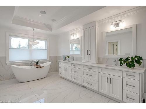 240 Pine Cove Road, Burlington, ON - Indoor Photo Showing Bathroom