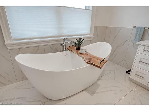 240 Pine Cove Road, Burlington, ON - Indoor Photo Showing Bathroom