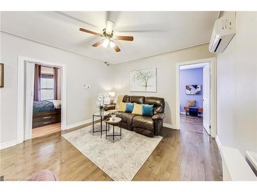 4 Martin Street, Thorold, ON - Indoor Photo Showing Living Room