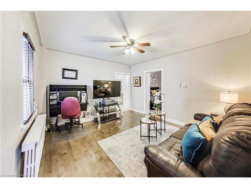 4 Martin Street, Thorold, ON - Indoor Photo Showing Living Room