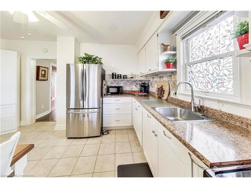 4 Martin Street, Thorold, ON - Indoor Photo Showing Kitchen