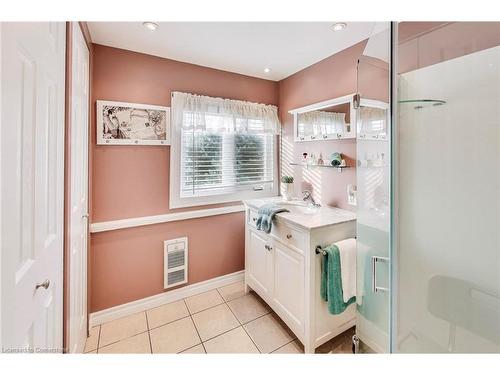 4 Martin Street, Thorold, ON - Indoor Photo Showing Bathroom