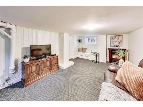 4 Martin Street, Thorold, ON - Indoor Photo Showing Living Room